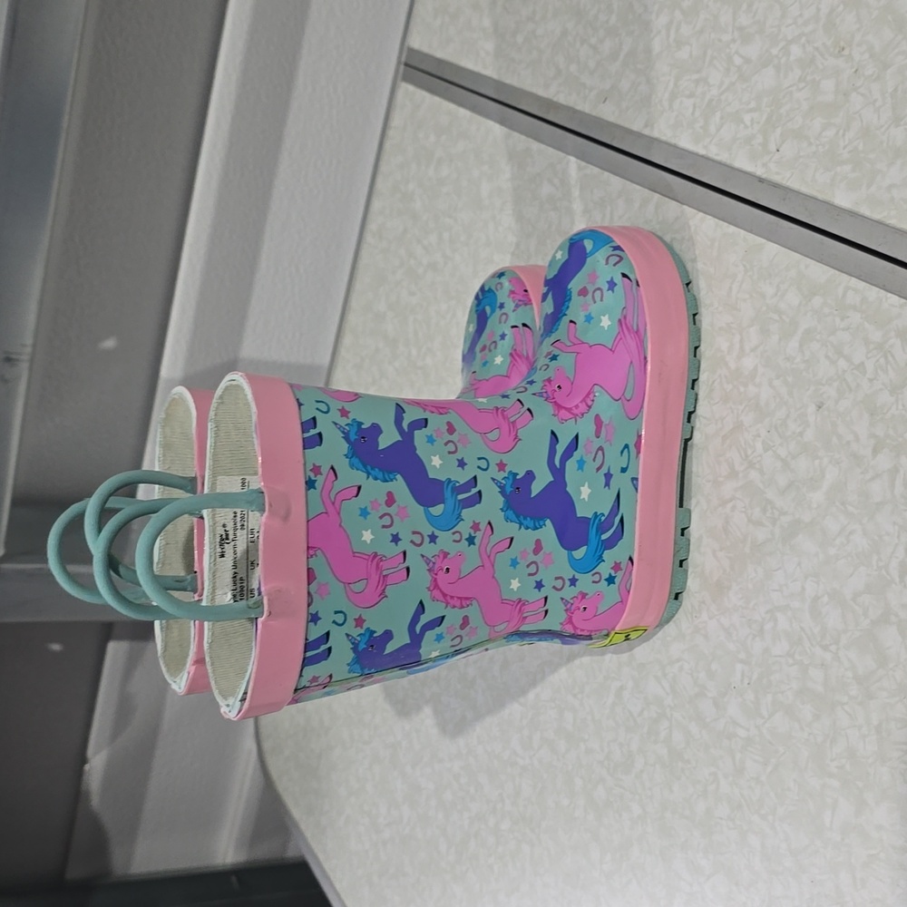 Girl’s Western Chief Lucky Unicorn turquoise Rain Boots Size 7/8